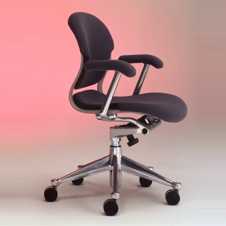 Cadeira Equa, de Bill Stumpf e Don Chadwick, anterior à Aeron